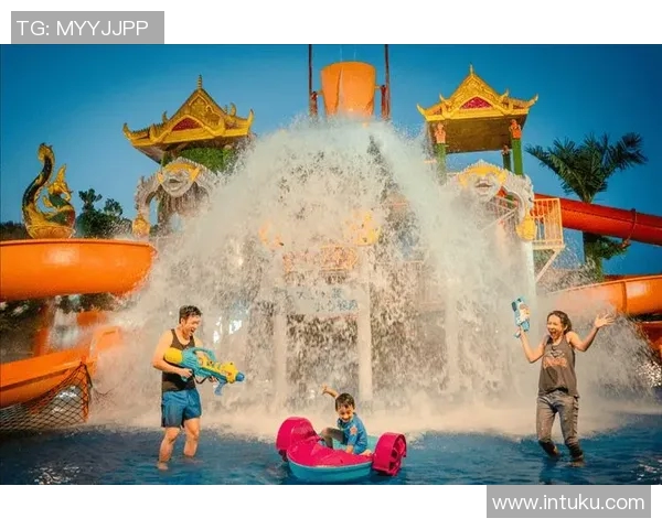 畅享夏日清凉与狂欢泳池派对打造难忘夜晚的完美体验